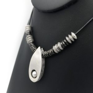 Droplet Shadow Box Silver Pearl Necklace