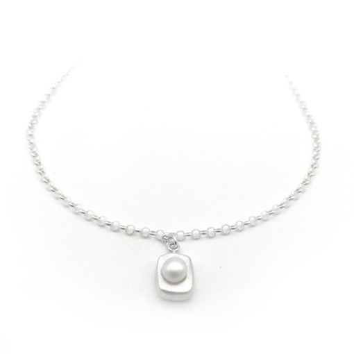 Stepping Stone Silver Pearl Necklace White