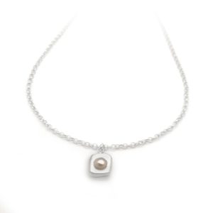 Stepping Stone Simple Pink Silver Pearl Necklace