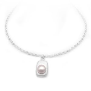 Silver Pearl Necklace in Light Purple